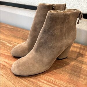 Tahari Nina suede boots - Never worn! - Size 8